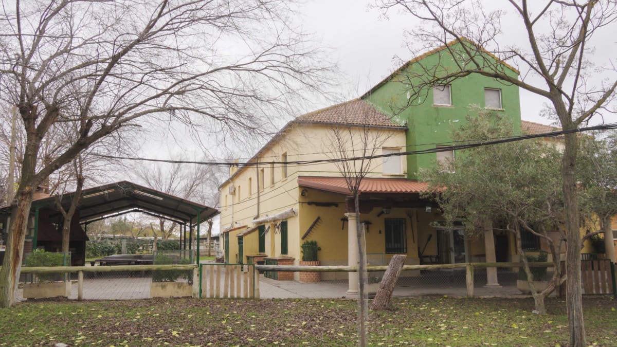 Exterior del albergue de grupos de Granja Orea